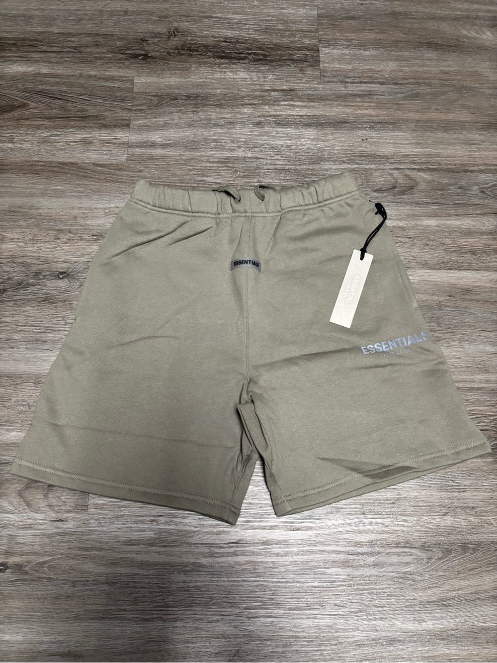 Fw20 fear of god essentials Cement short